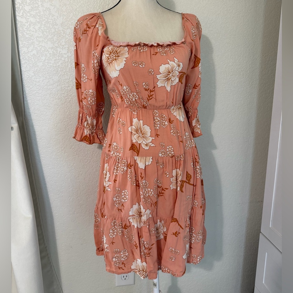Floral Square-Neck Tiered Mini Dress in Coral Peach, Size Small‎